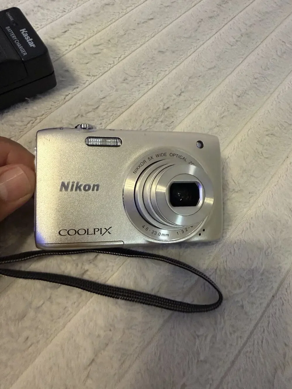 Nikon Coolpix S3100 Silver 14MP Digital Camera 5x Zoom Battery Charger Tested